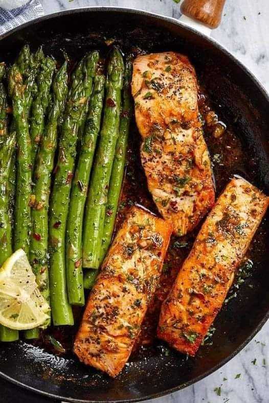 Salmon with Garlic Lemon Butter Sauce